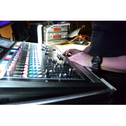 Moderátor a DJ Radeesek (Radek Hemelík - Crazy Rádio)
